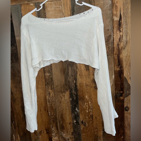 Elegant White Off-Shoulder Knit Top - Picture 3 of 3